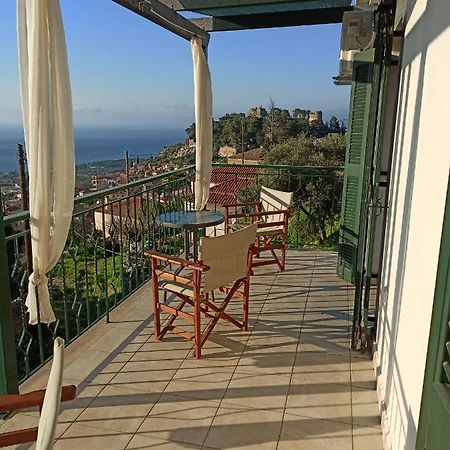 Вилла Kiparissia Castle & Sea View Кипарисия Экстерьер фото