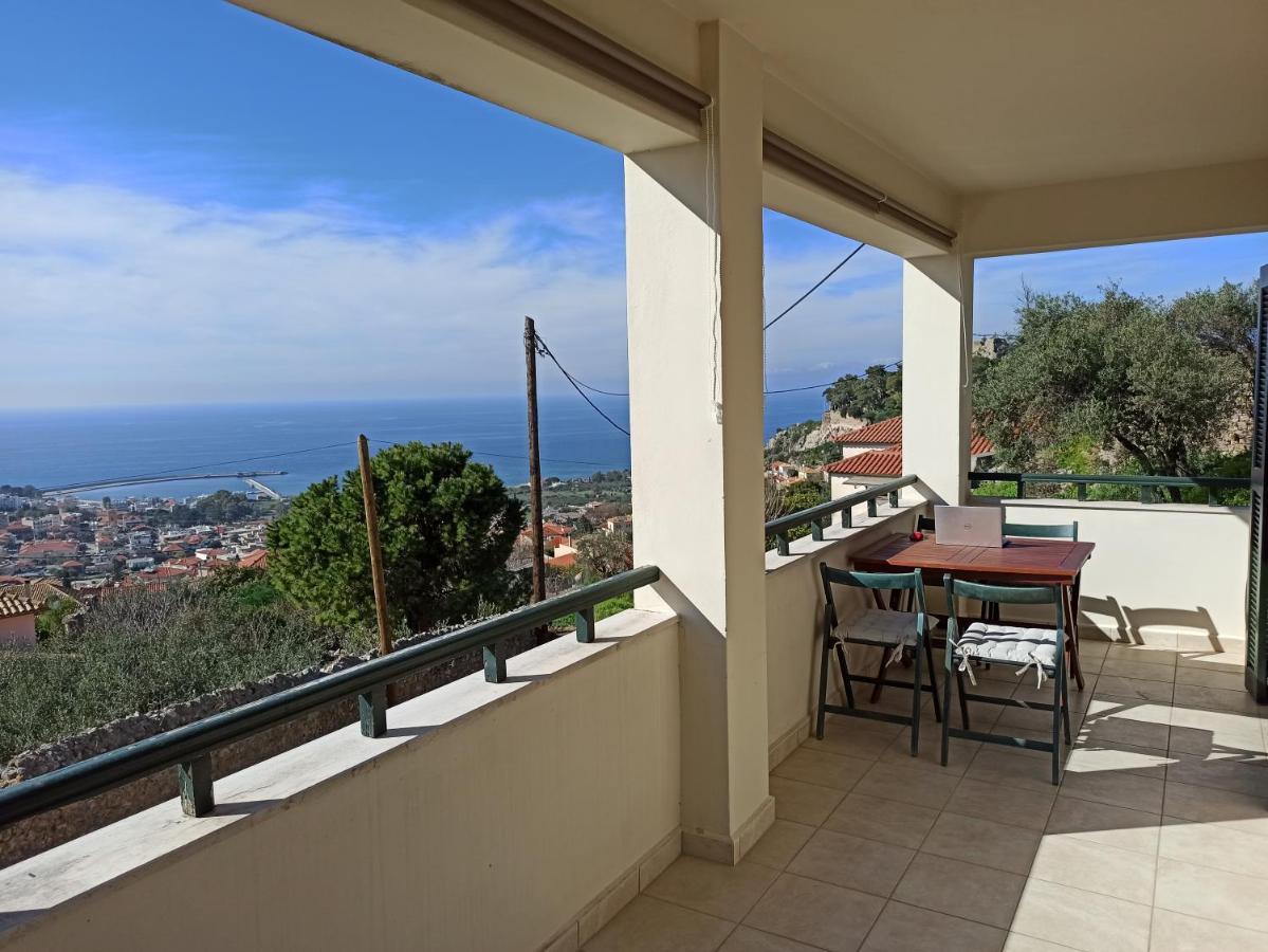 Вилла Kiparissia Castle & Sea View Кипарисия Экстерьер фото