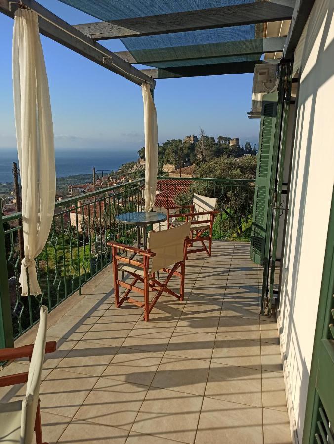 Вилла Kiparissia Castle & Sea View Кипарисия Экстерьер фото