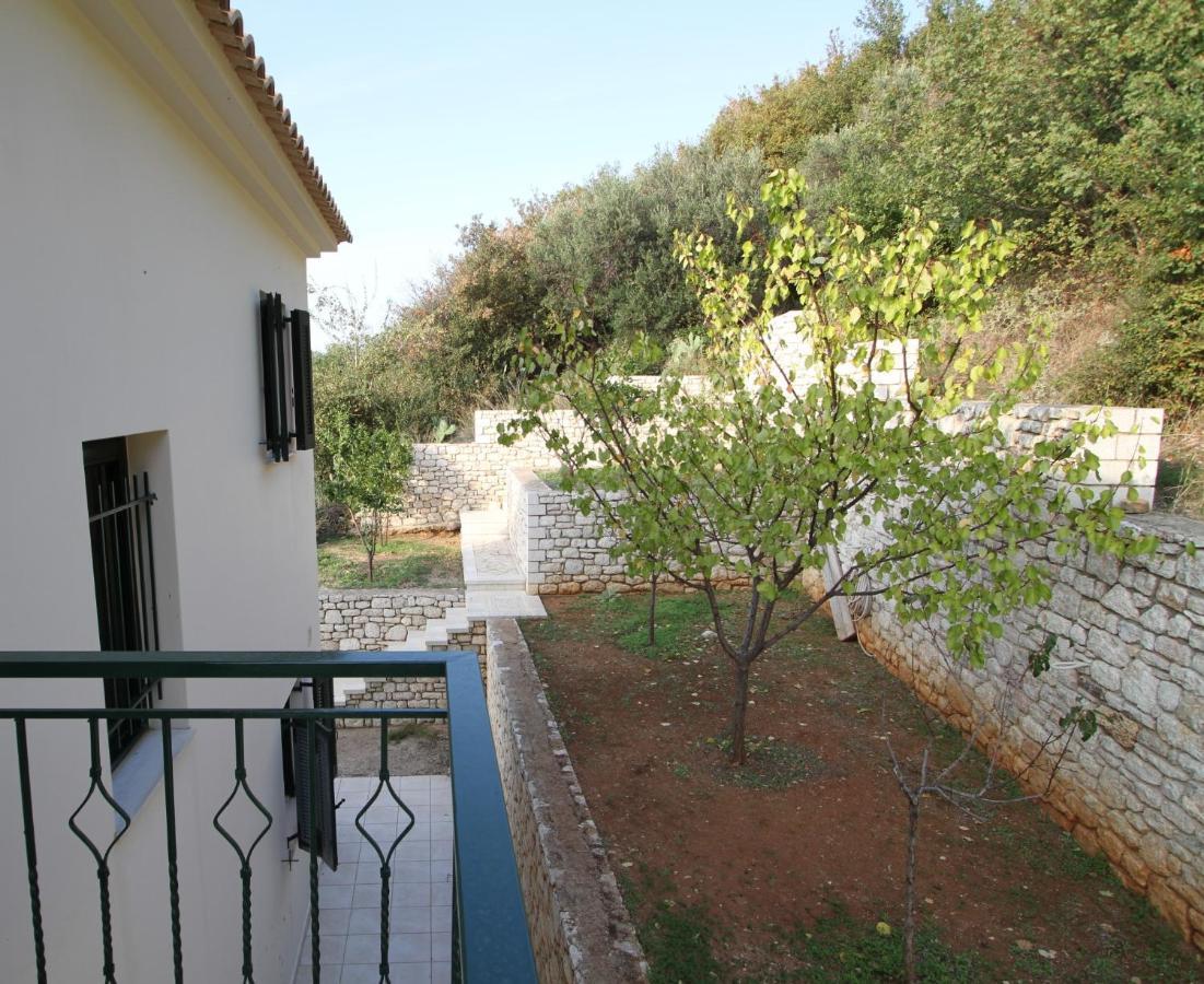 Вилла Kiparissia Castle & Sea View Кипарисия Экстерьер фото