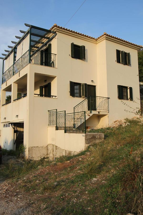 Вилла Kiparissia Castle & Sea View Кипарисия Экстерьер фото